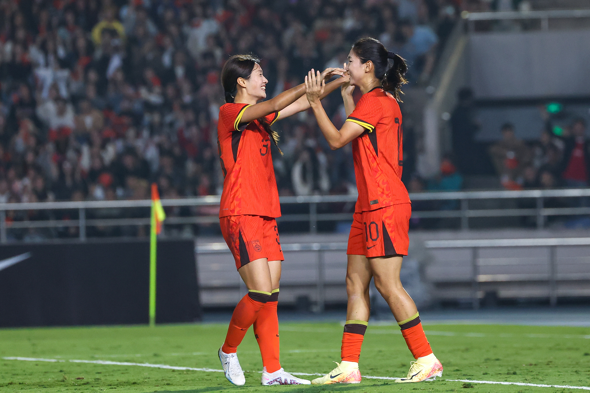中国女子足球队在国际赛事上获胜