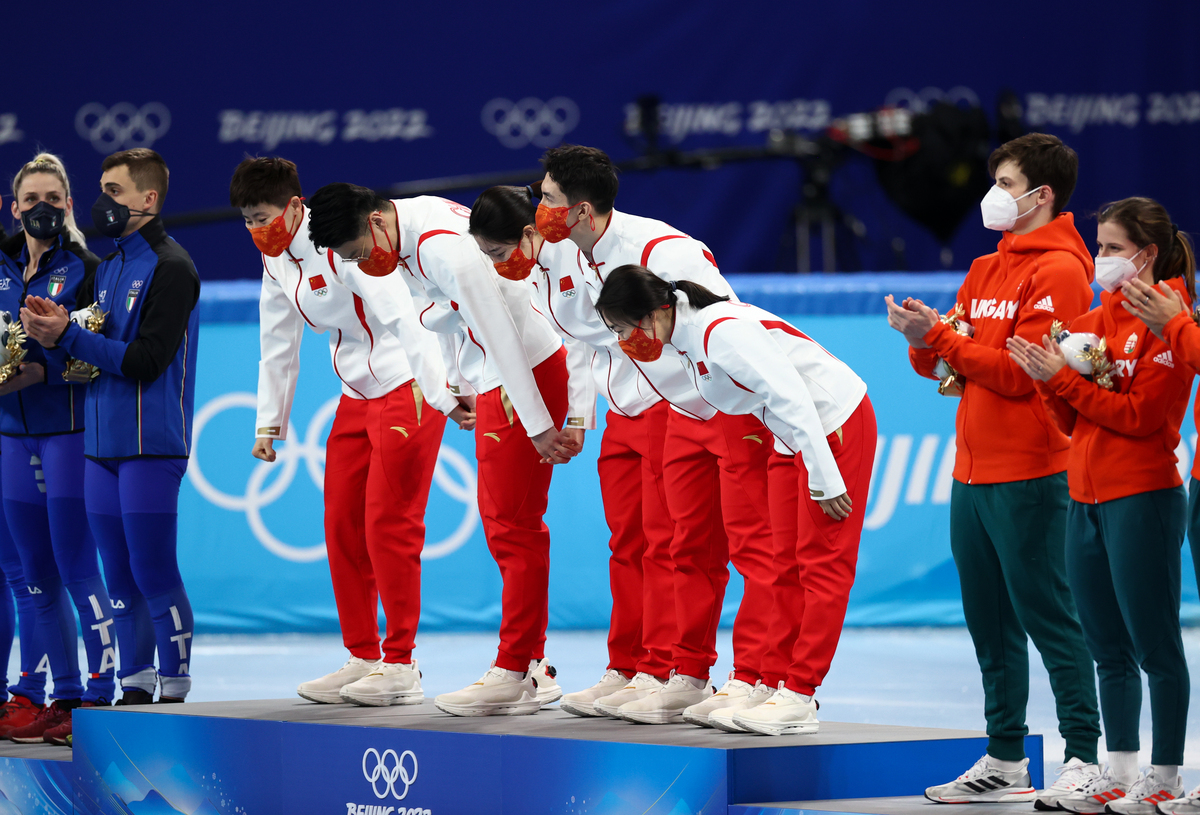包含亚洲校际锦标赛：韩国高校篮球队夺冠的词条
